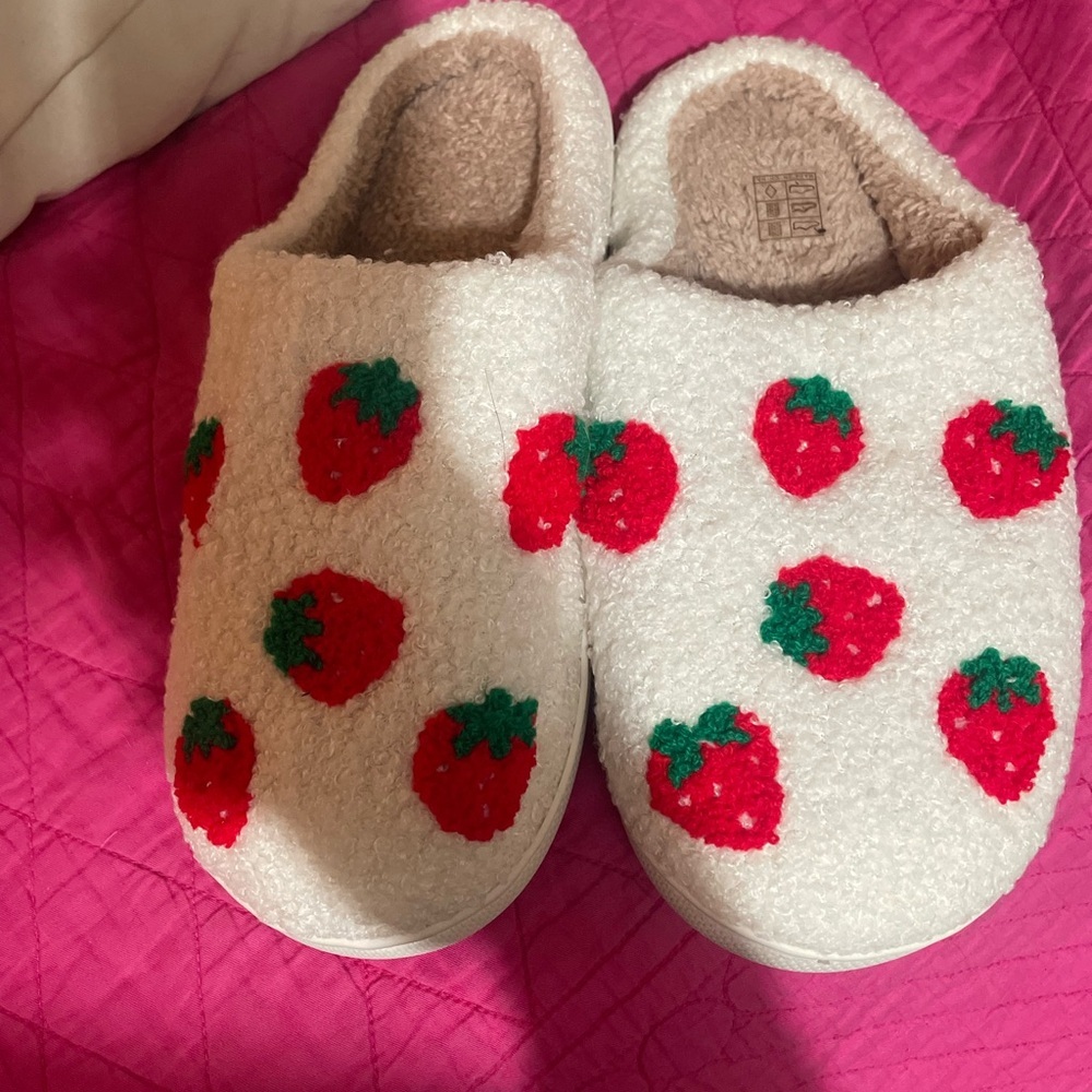 New super cute strawberry slippers